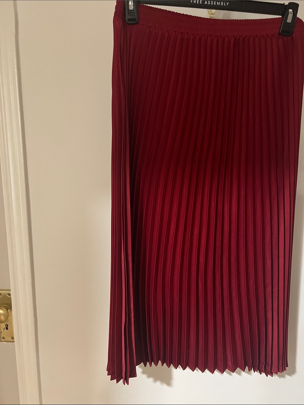 a new day Pleated Midi Skirt in Burgundy - Picture 3 of 3